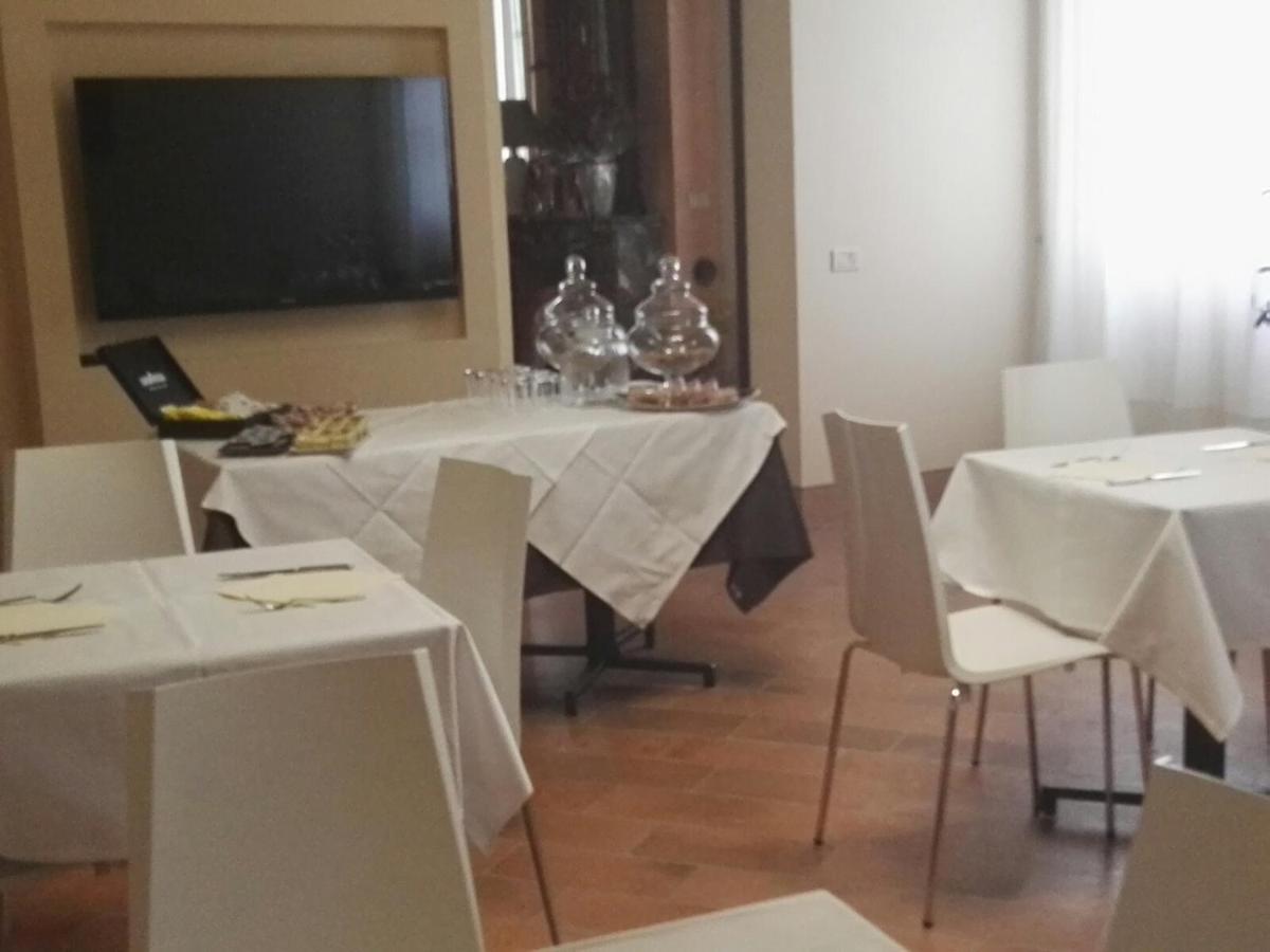 Locanda Al Portone Скандиано Экстерьер фото