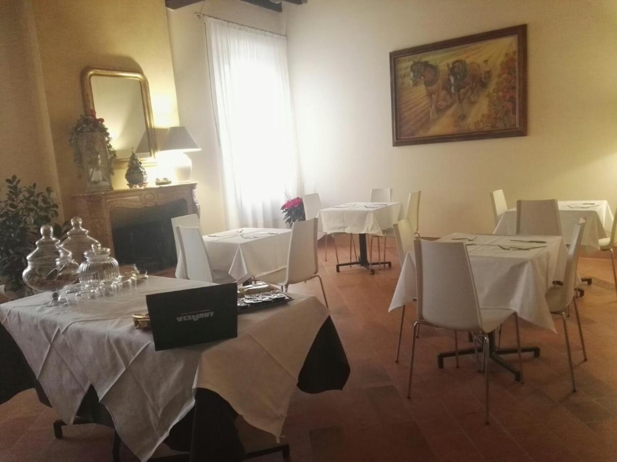 Locanda Al Portone Скандиано Экстерьер фото